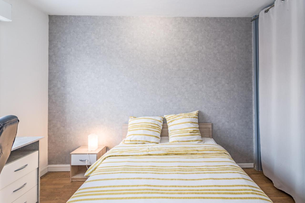 Spacieux Appartement - 6 Personnes - Parking Gratuit 圣安德烈莱韦尔热 外观 照片